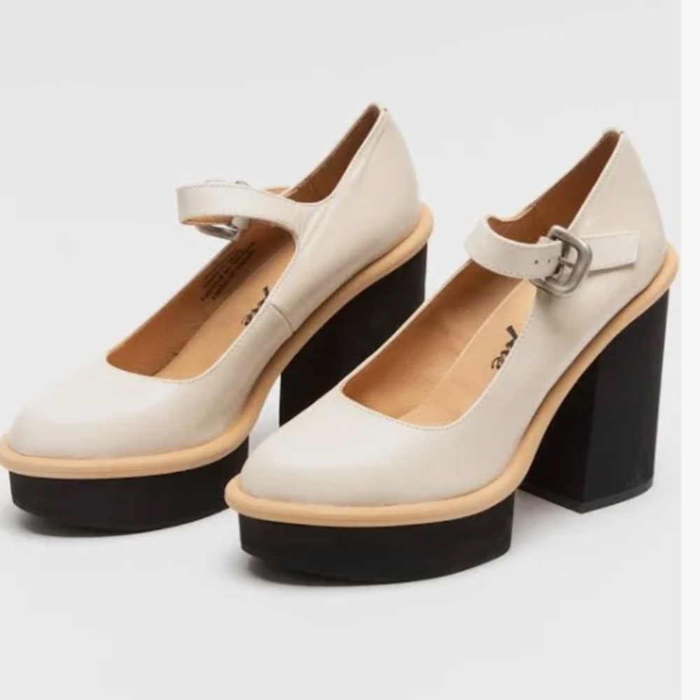 Free people sz. 7 cream Mary Jane NWOT